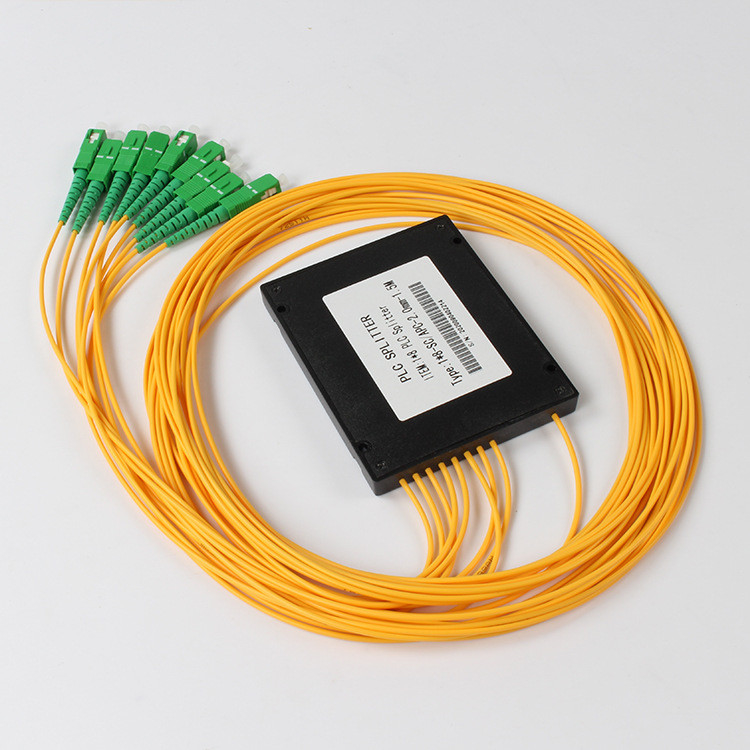 2.0MM ফাইবার অপটিক স্প্লিটার 1 X 8 PLC স্প্লিটার SC APC বক্স শাখা 1.5 মিটার