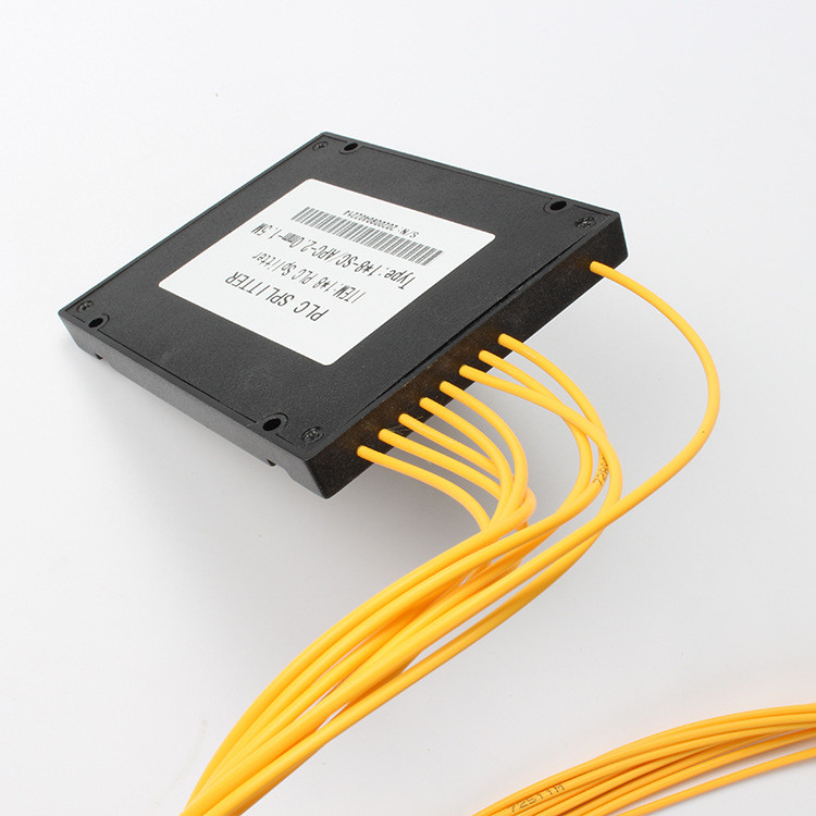 2.0MM ফাইবার অপটিক স্প্লিটার 1 X 8 PLC স্প্লিটার SC APC বক্স শাখা 1.5 মিটার