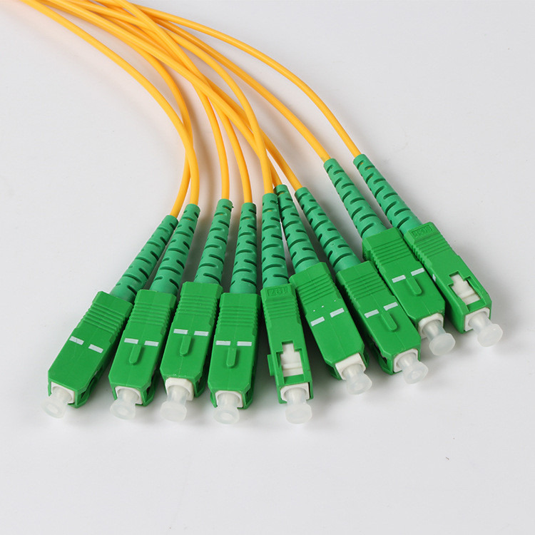 2.0MM ফাইবার অপটিক স্প্লিটার 1 X 8 PLC স্প্লিটার SC APC বক্স শাখা 1.5 মিটার