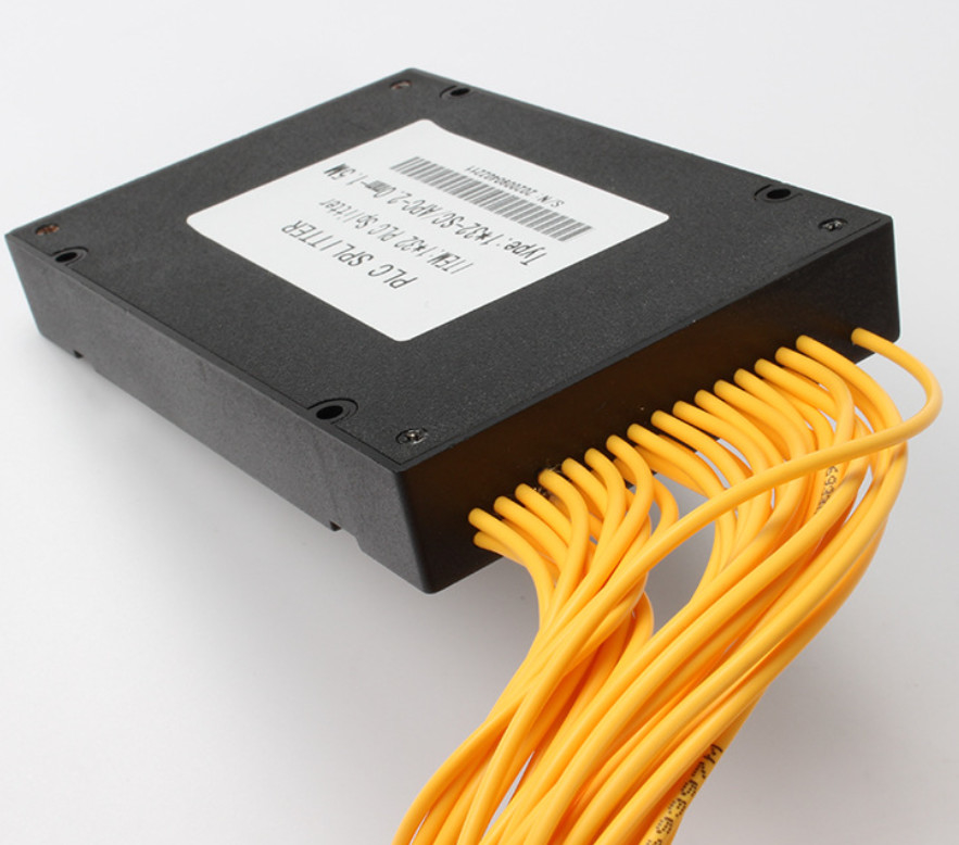 SC APC 1x32 স্প্লিটার অপটিক্যাল ফাইবার 2.0MM পিগটেলের জন্য 1260nm - 1650nm কাজের দৈর্ঘ্য